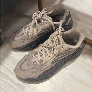 Yeezy Boost 700 v2 Men’s 7.5